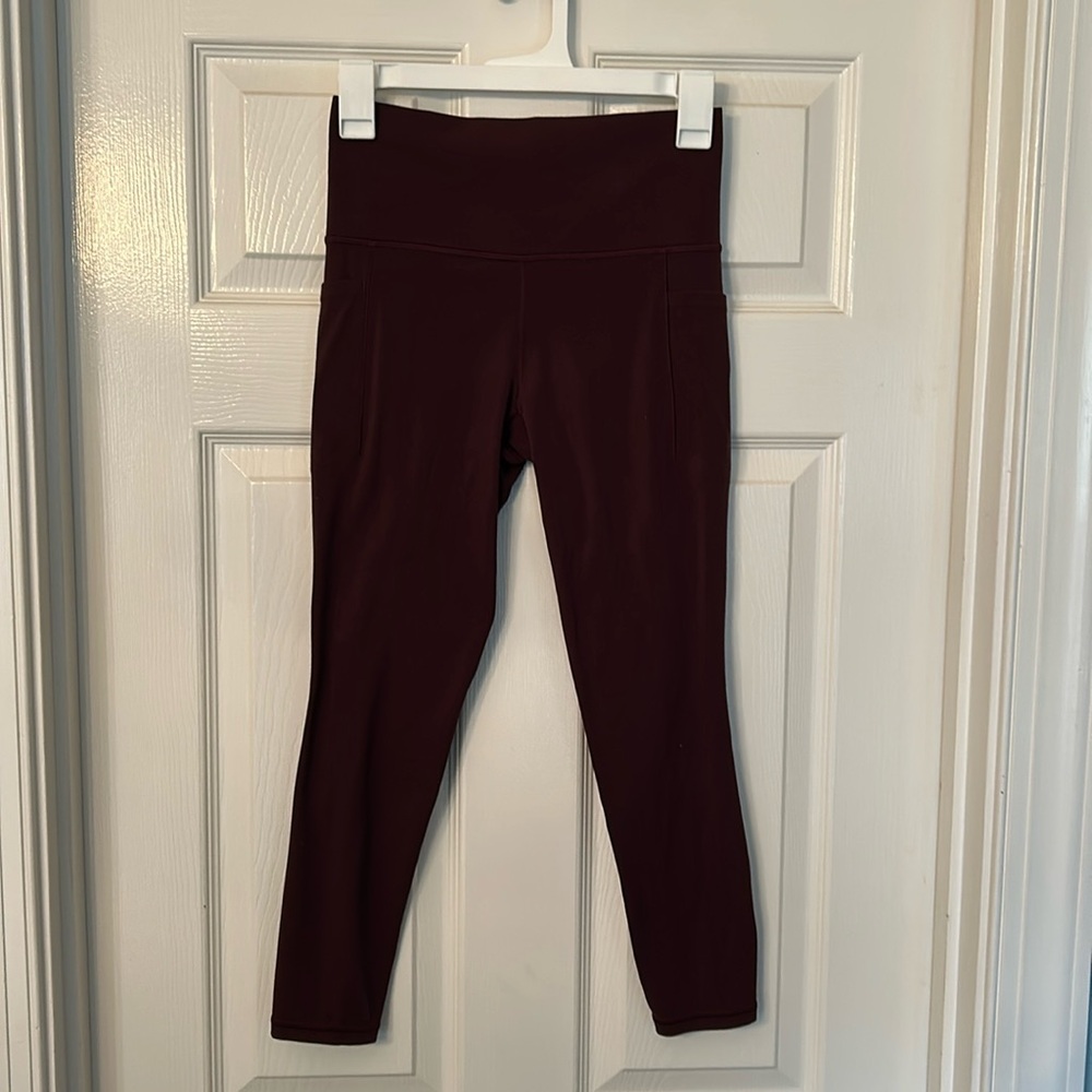 Athleta Salutation Stash Pocket 11 7/8 Tight Size S Burgundy